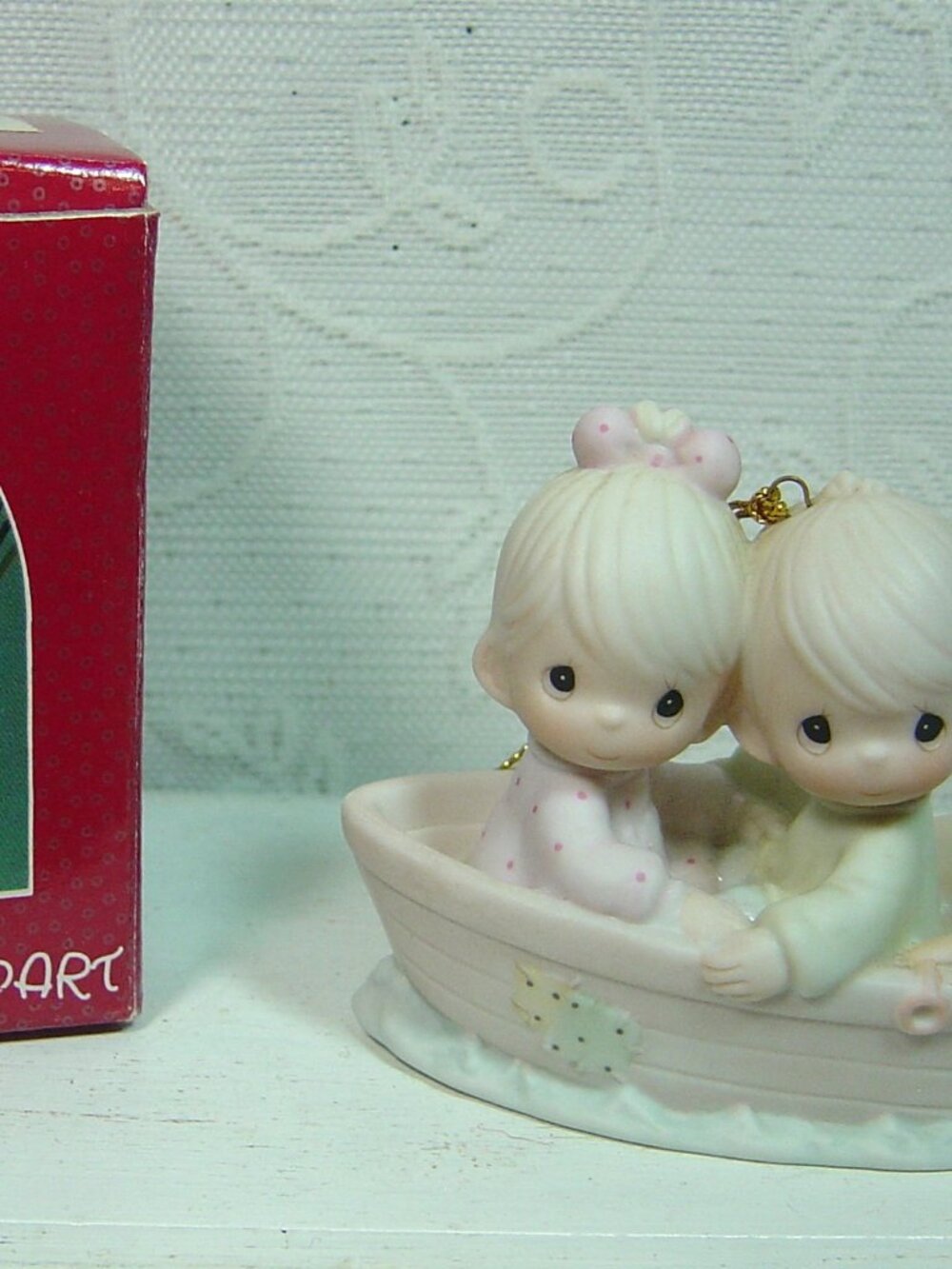 Porcelain Precious Moments ornament-Friends Never Drift Apart-1990